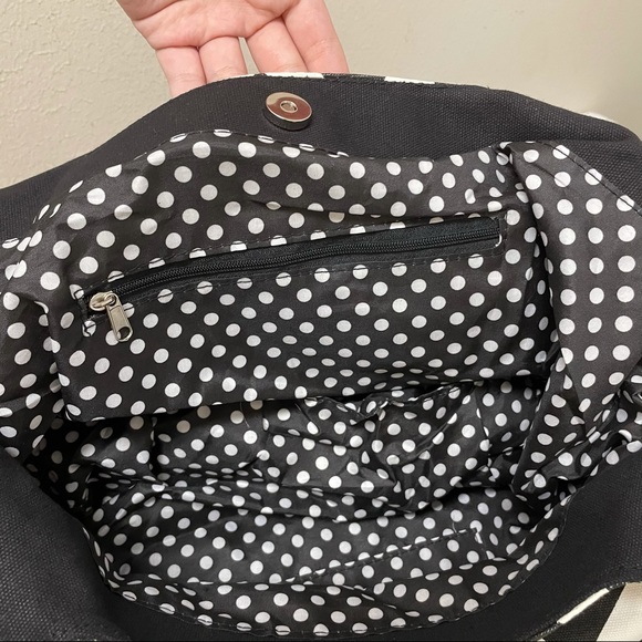 BLACK & WHITE CHEVRON TOTE BAG - Picture 8 of 9